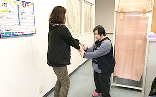 作業する前にラジオ体操をしています！
